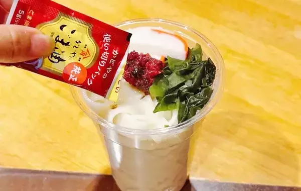 ごま油の新しい持ち歩き方　いつでも新鮮な風味が味わえるパックに「こういうのほしかった」「感動した」