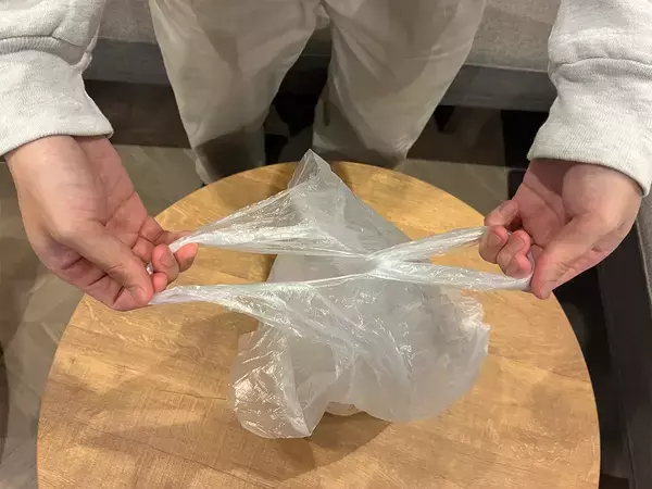 自衛隊が勧める『ビニール袋』の結び方　試したら5秒でしっかり固定できた！【検証】