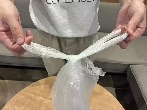 自衛隊が勧める『ビニール袋』の結び方　試したら5秒でしっかり固定できた！【検証】