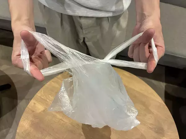 自衛隊が勧める『ビニール袋』の結び方　試したら5秒でしっかり固定できた！【検証】