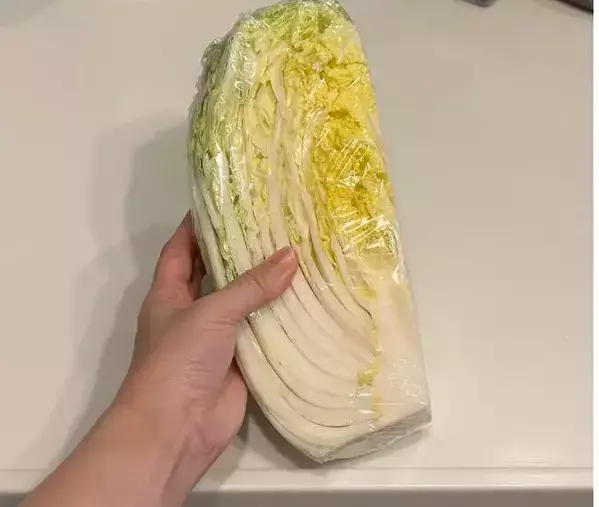 買ってきた白菜、保存前に『斜め』に切って！「知らなかった」「絶対試す」