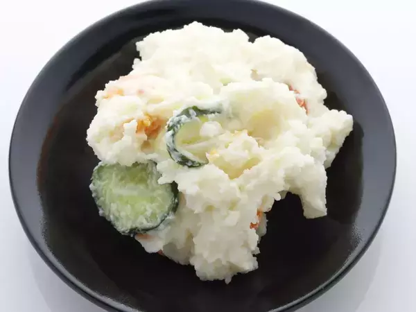 余ったポテサラを『春巻きの皮』で巻くと…？　まさかの変貌に「子供が奪い合い」「大正解」