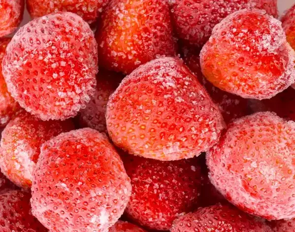 冷凍するイチゴに『ハチミツ』をかけると？　意外な変化に「知らなかった」「試してみる」【保存テク4選】