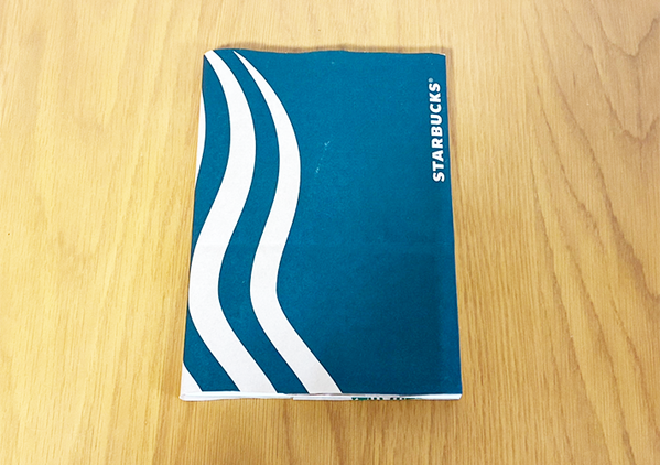 『スタバの紙袋』をおしゃれにリメイク！　7分で作れるかわいいグッズに「毎日持ち歩きたい！」