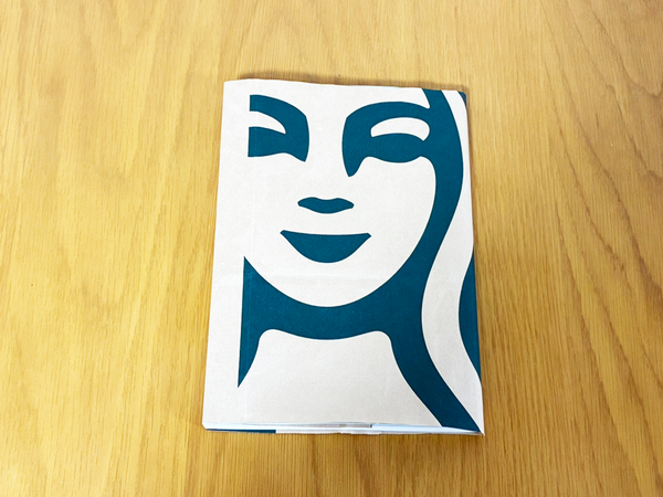 『スタバの紙袋』をおしゃれにリメイク！　7分で作れるかわいいグッズに「毎日持ち歩きたい！」