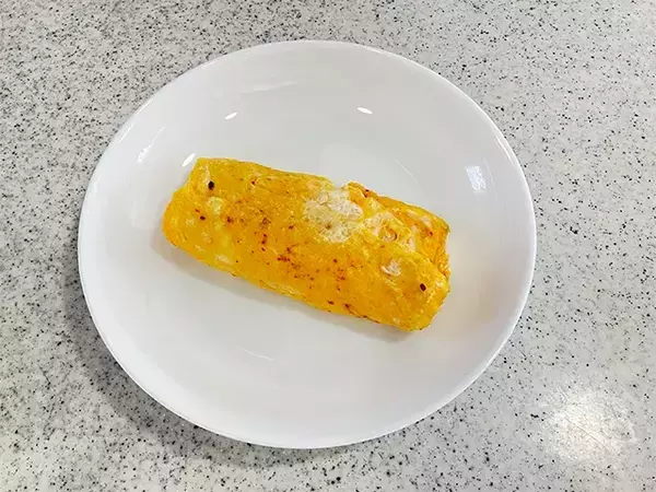 だしも砂糖も使いません！　玉子焼きに3つの調味料を入れたら「リピート確定」【レシピ】
