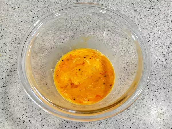 だしも砂糖も使いません！　玉子焼きに3つの調味料を入れたら「リピート確定」【レシピ】