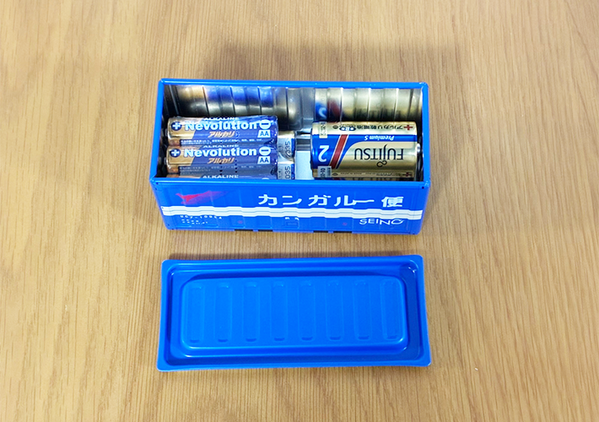 100均の『ミニチュアコンテナ』　部屋に置いたら便利な活用法に「複数買い決定」