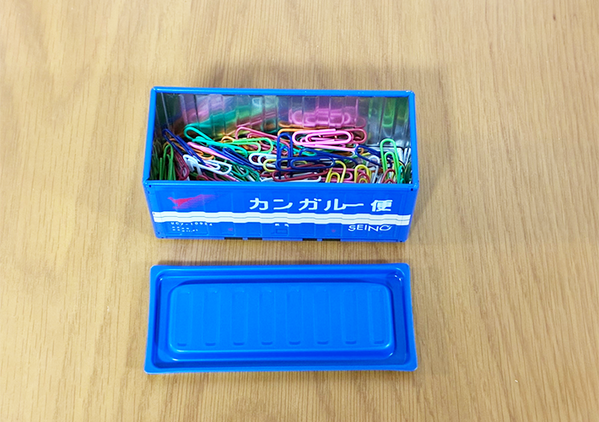 100均の『ミニチュアコンテナ』　部屋に置いたら便利な活用法に「複数買い決定」