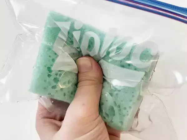 ダイソーのスポンジを『保冷剤』として使う方法　溶けるまでの時間や、便利な使い道は？