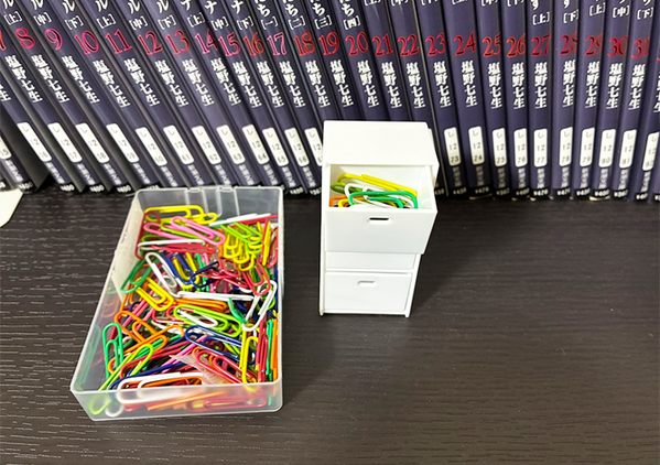 ダイソーで見つけたドール用のミニチュア引き出し　『じゃない』使い方に「生活が便利になった！」