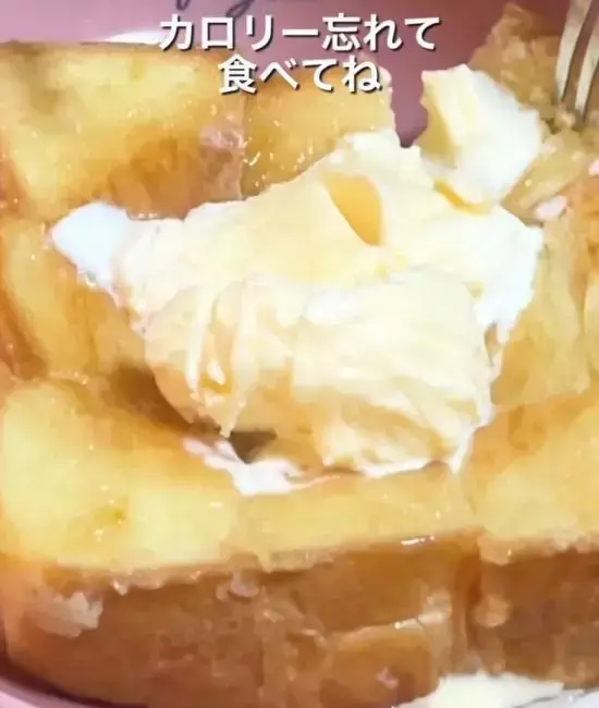 厚切りの食パン1枚を用意して！　フライパンで作る極上スイーツに「絶対おいしい」「たまらん」