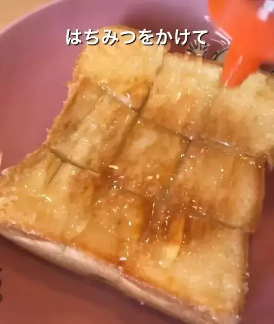 厚切りの食パン1枚を用意して！　フライパンで作る極上スイーツに「絶対おいしい」「たまらん」