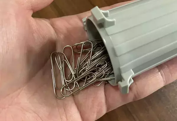 100均の『ミニチュアゴミ箱』の思わぬ活用法　作業のストレスが解消された3つの収納テク