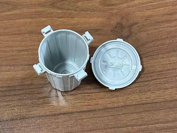 100均の『ミニチュアゴミ箱』の思わぬ活用法　作業のストレスが解消された3つの収納テク