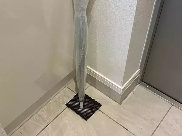 100均の『すべり止めシート』の意外な活用方法　暮らしの『イライラ』をなくすアイディア【4選】