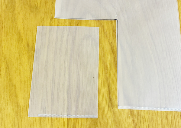 クリアファイルの『端』を切ると？　ティッシュを浮かせて使えるアイディアに「生活が便利になった」