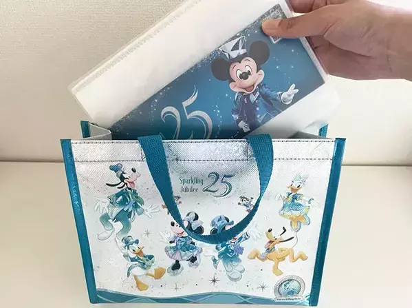 職場で配った『ディズニー土産』パッケージは捨てない！　空になった後…「デスク周りの収納」にぴったりだった！