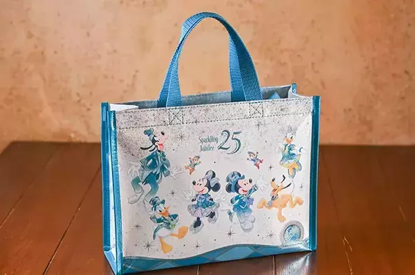 職場で配った『ディズニー土産』パッケージは捨てない！　空になった後…「デスク周りの収納」にぴったりだった！