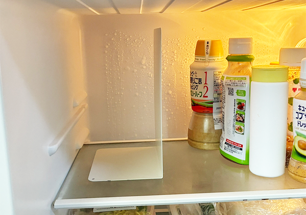 冷蔵庫のゴチャゴチャが即解消！　『縦の空間』を使う収納ワザに「早く知りたかった」