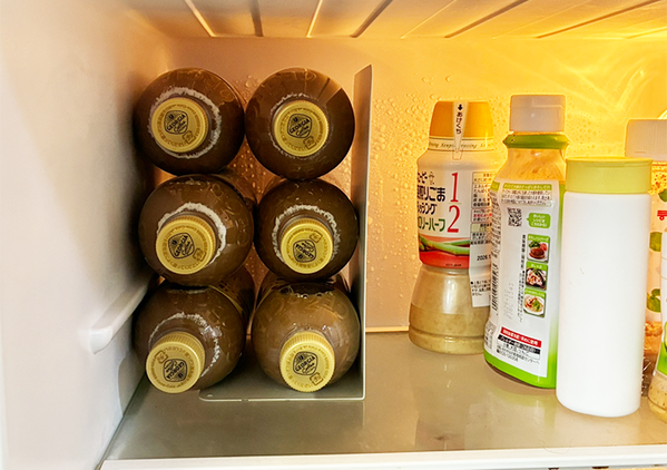 冷蔵庫のゴチャゴチャが即解消！　『縦の空間』を使う収納ワザに「早く知りたかった」