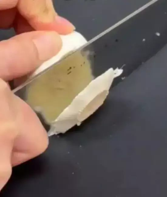 温めたカップを被せると？　バターを『塗る前』に試すべき裏技が超賢い！