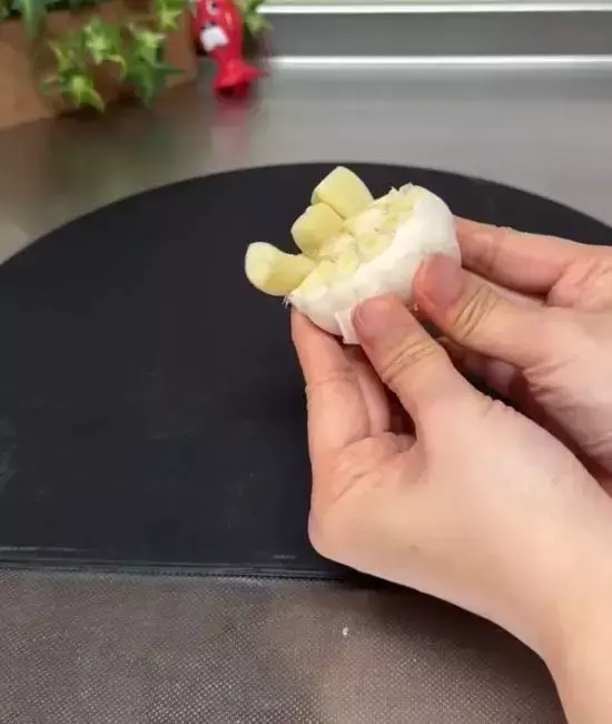 温めたカップを被せると？　バターを『塗る前』に試すべき裏技が超賢い！