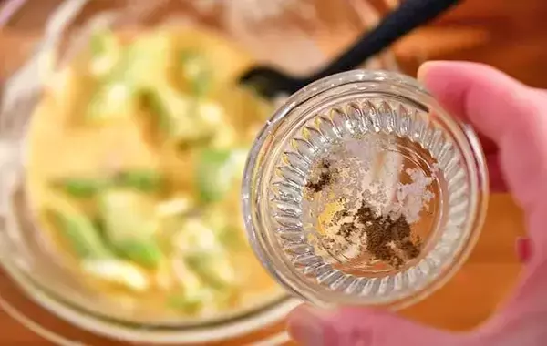 管理栄養士が考えた「玉子焼き器」の活用法　ホットケーキミックスを流すと？