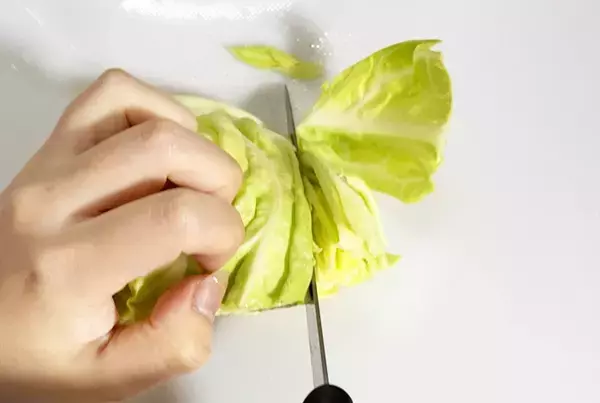 まだ浅漬けにしてる？　キャベツを一口大に切ったら…高級ドレッシングのような味わいに！