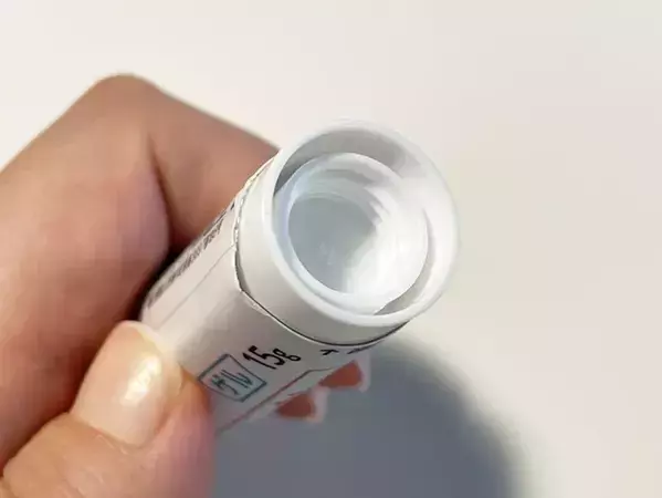 にゅるっと出てきて気持ちいい！捨てようとしていたチューブを「キャップ」で最後まで使い切る方法