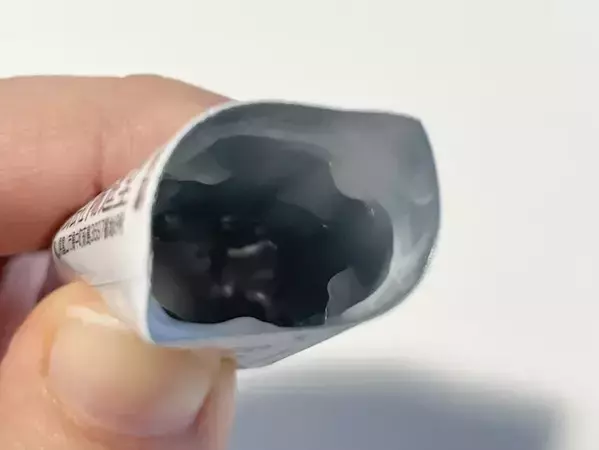 にゅるっと出てきて気持ちいい！捨てようとしていたチューブを「キャップ」で最後まで使い切る方法