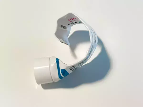 にゅるっと出てきて気持ちいい！捨てようとしていたチューブを「キャップ」で最後まで使い切る方法