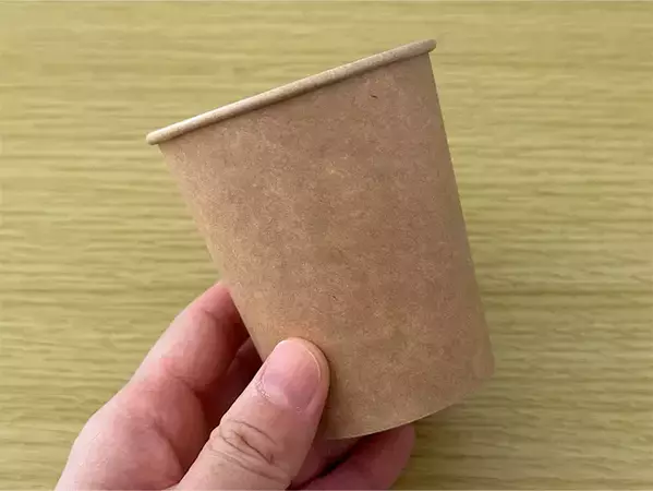 『プリングルズ』の蓋は捨てないで！　紙コップと組み合わせる活用法に「めちゃ便利」