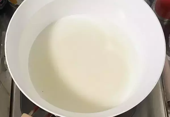 牛乳×コンソメでフランスパンを煮込むと？　疲れた時に食べたい『おいしくて優しい』一品の完成