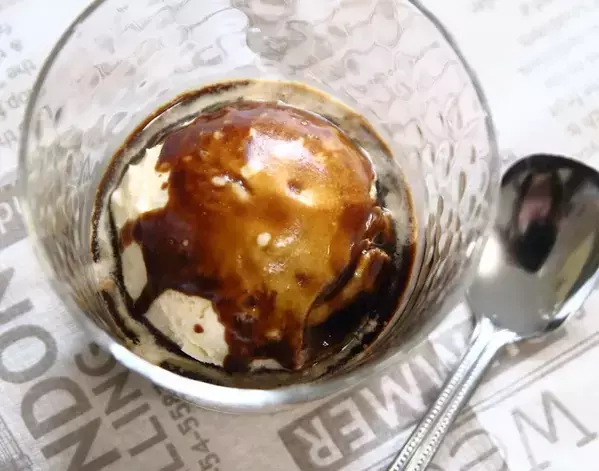 市販のアイスがカフェのスイーツに！　新しい食べ方に「試してみたい」「大人味」【食べ方アレンジ4選】