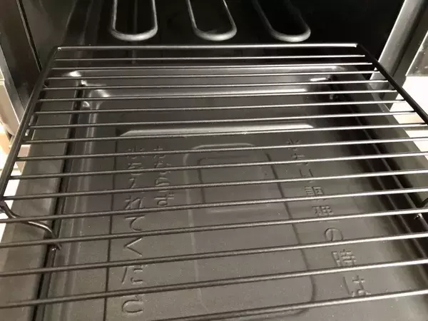 気が重いグリルの後片づけ　掃除テクに「大助かり」「コレは有益」【お手入れ術4選】