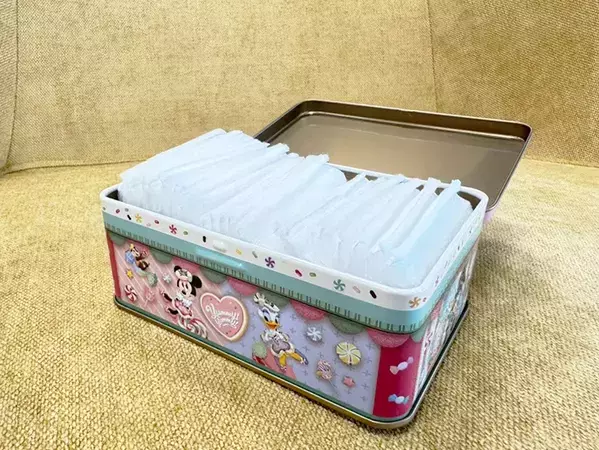 ディズニーで買った『1300円のチョコ缶』何に使える？　7通りの収納を試してみた
