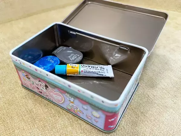 ディズニーで買った『1300円のチョコ缶』何に使える？　7通りの収納を試してみた