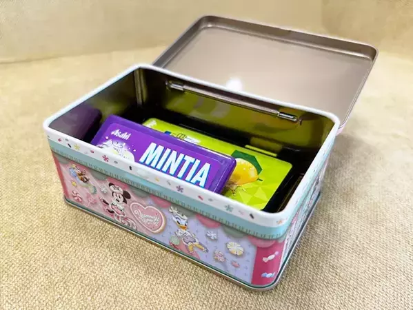 ディズニーで買った『1300円のチョコ缶』何に使える？　7通りの収納を試してみた