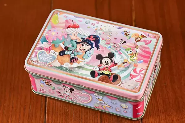 ディズニーで買った『1300円のチョコ缶』何に使える？　7通りの収納を試してみた