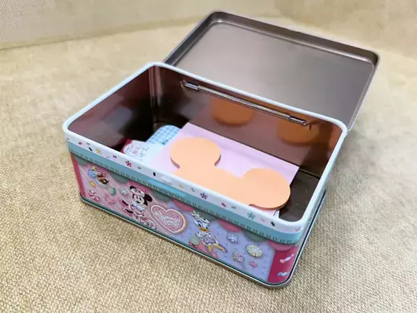 ディズニーで買った『1300円のチョコ缶』何に使える？　7通りの収納を試してみた