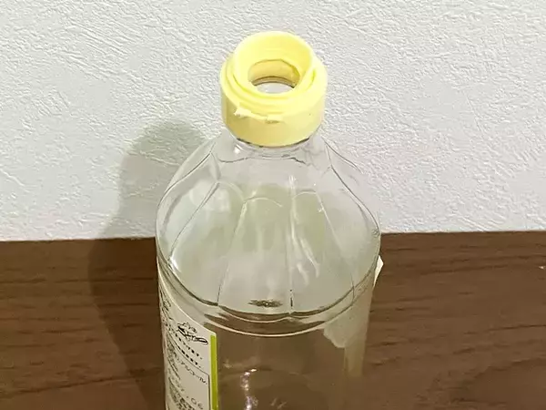 調味料ボトルのキャップが取れない…　弱い力でも開けられる方法が？