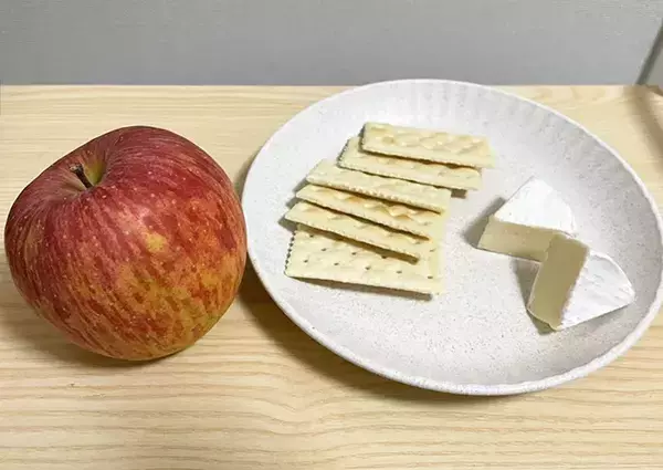 ドラマ『ワカコ酒』の絶品おつまみ、ぶりんごを再現！　『300円のチーズ』で代用したら驚きのおいしさだった