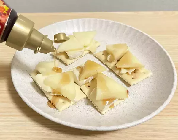 ドラマ『ワカコ酒』の絶品おつまみ、ぶりんごを再現！　『300円のチーズ』で代用したら驚きのおいしさだった