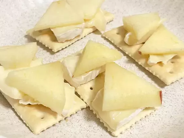 ドラマ『ワカコ酒』の絶品おつまみ、ぶりんごを再現！　『300円のチーズ』で代用したら驚きのおいしさだった