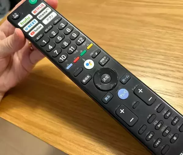 リモコンに押し当てると？　ダイソーで買った『ジェル』の使い道に「すごッ」「クセになりそう」