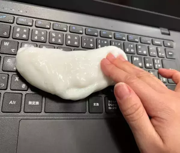 リモコンに押し当てると？　ダイソーで買った『ジェル』の使い道に「すごッ」「クセになりそう」