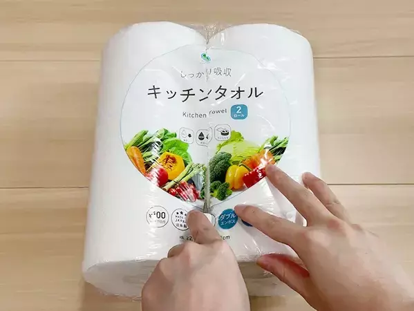 キッチンペーパー、むき出しで保管してない？　外装ビニールを使った裏ワザに「次から絶対やる」