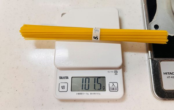 小分けじゃないバラバラのスパゲッティ　一人前を量る裏ワザを試してみたら「これは使える！」「ほとんど誤差がない」
