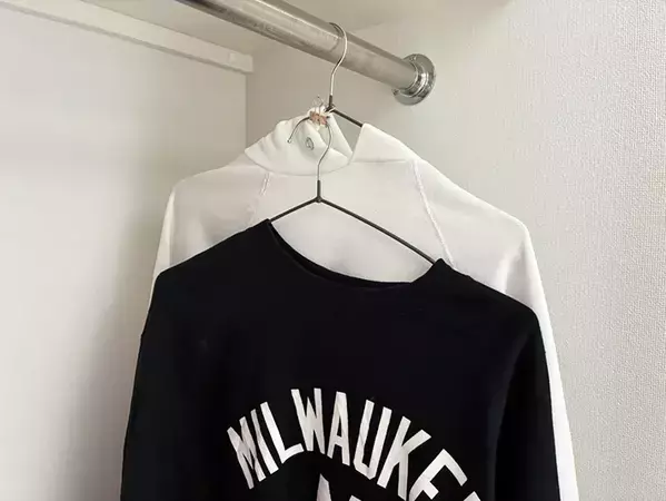 2本のハンガーをダブルクリップで連結　服の収納量を『2倍』にする方法